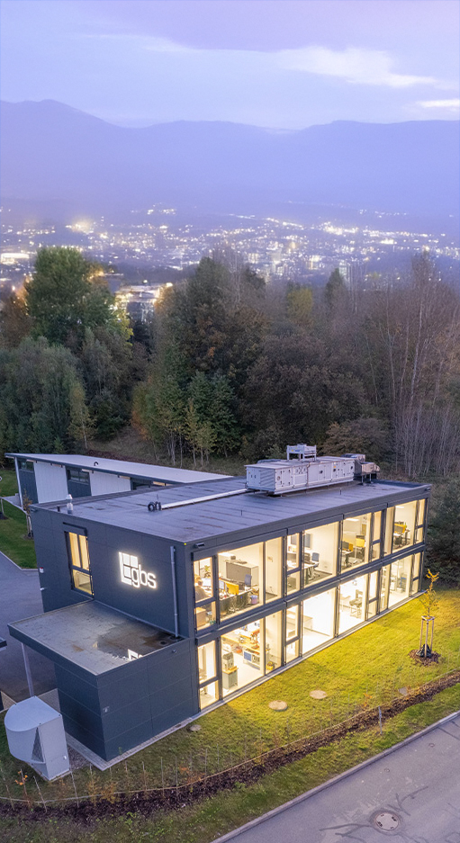Bürogebäude mit Produktionsgebäude in Holzbauweise von Russ